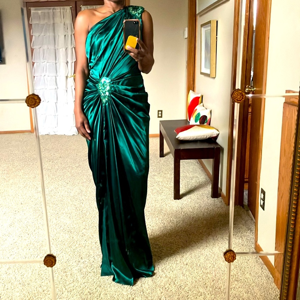 Tadashi Shoji emerald green one shoulder gown